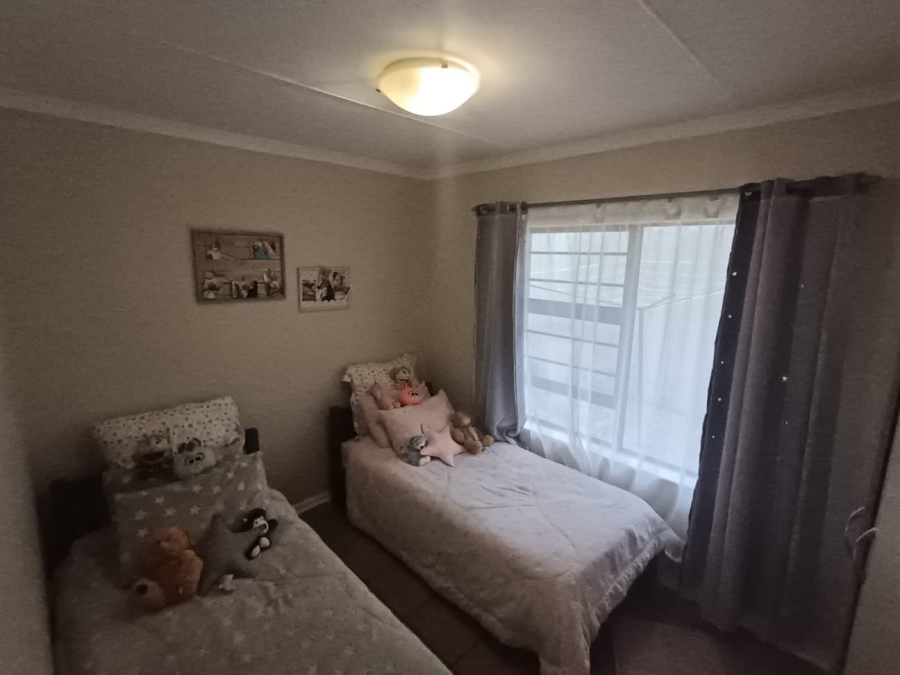 To Let 3 Bedroom Property for Rent in Island View Western Cape